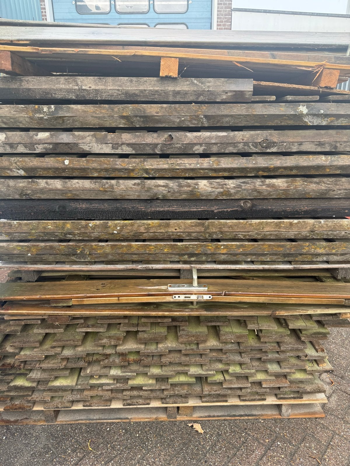 Diverse partij gebruikt hout: planken, balken, pallets, Doe-het-zelf en Verbouw, Hout en Planken, Ophalen, Gebruikt, Balk, Overige houtsoorten