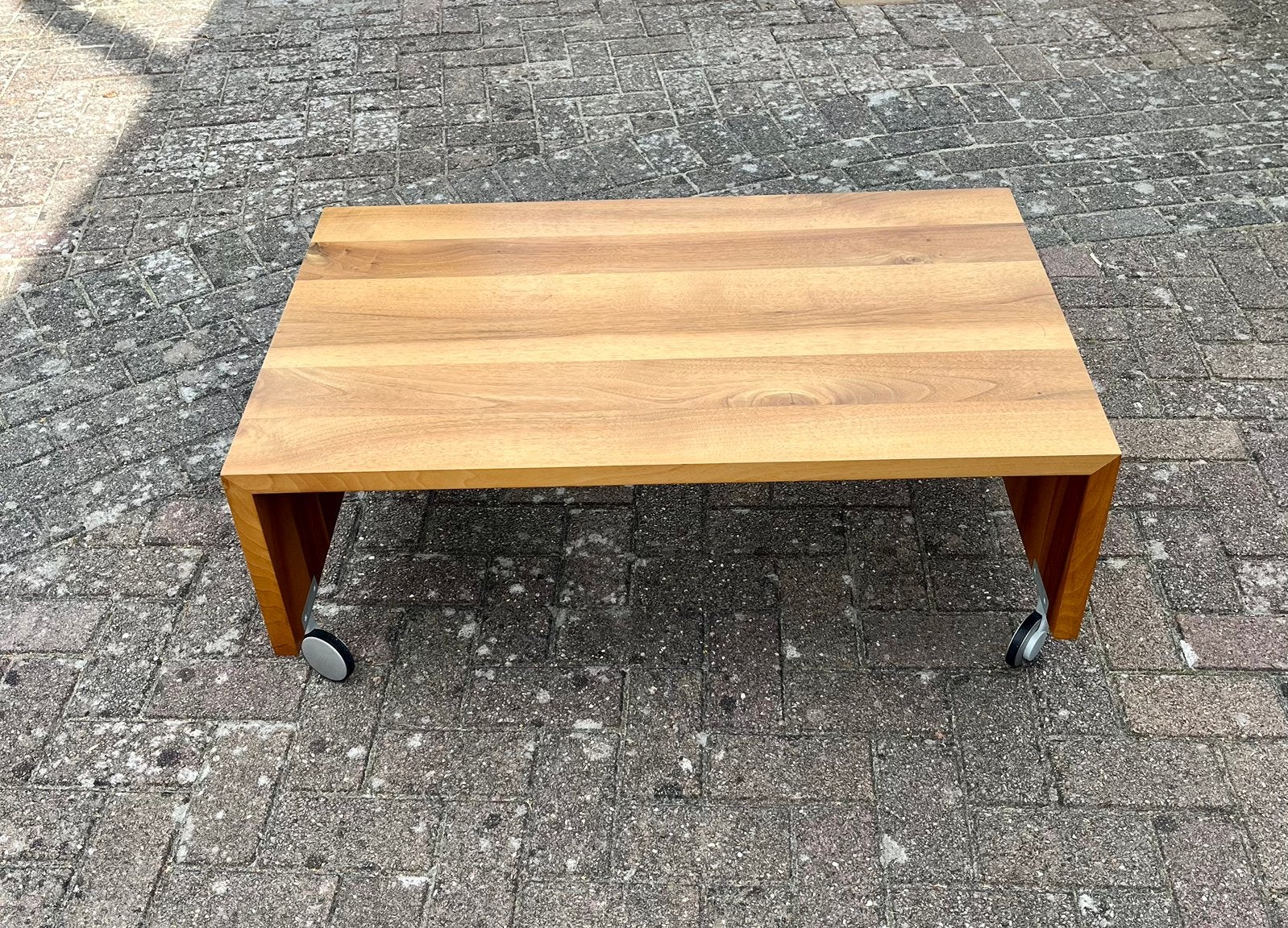 Salontafel Canadees notenhout met wielen, Ophalen, 50 tot 100 cm, 50 tot 100 cm, Zo goed als nieuw