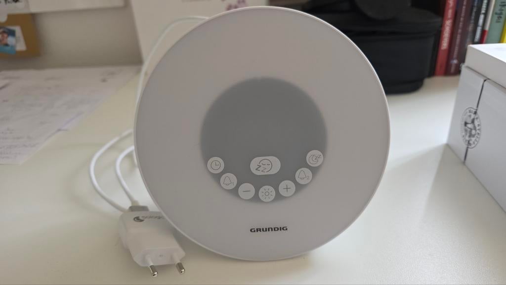 Grundig Wekker met lichttherapie en natuurlijke geluiden., Witgoed en Apparatuur, Wekkers, Ophalen of Verzenden, Nieuw, Digitaal