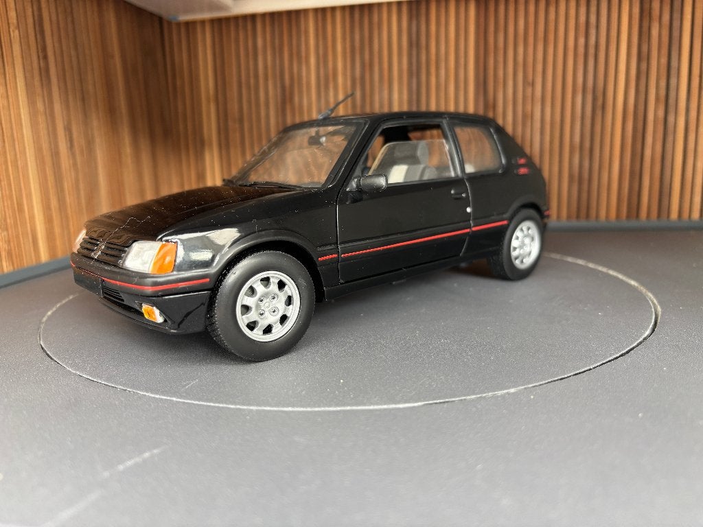 Peugeot 205 1.9 GTi 1:18 Solido Zwart MJ, Ophalen of Verzenden, Zo goed als nieuw, Auto, Solido