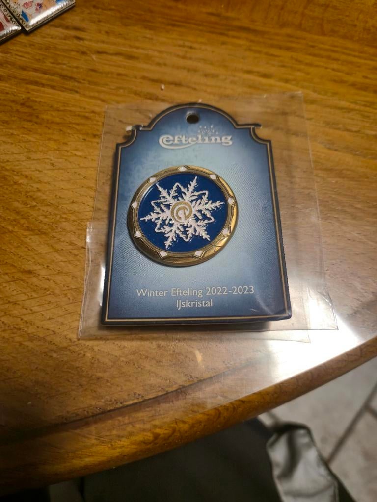 Efteling Pin Winter Kristal, Verzamelen, Efteling, Ophalen of Verzenden, Zo goed als nieuw, Button of Speldje