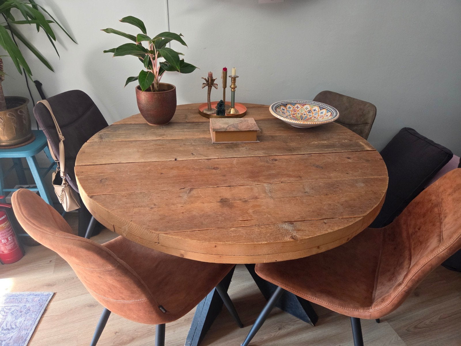 Klein prijsje! Robuuste houten eettafel met zwart onderstel, Gebruikt, Rond, Robuust, Industrieel, Vier personen