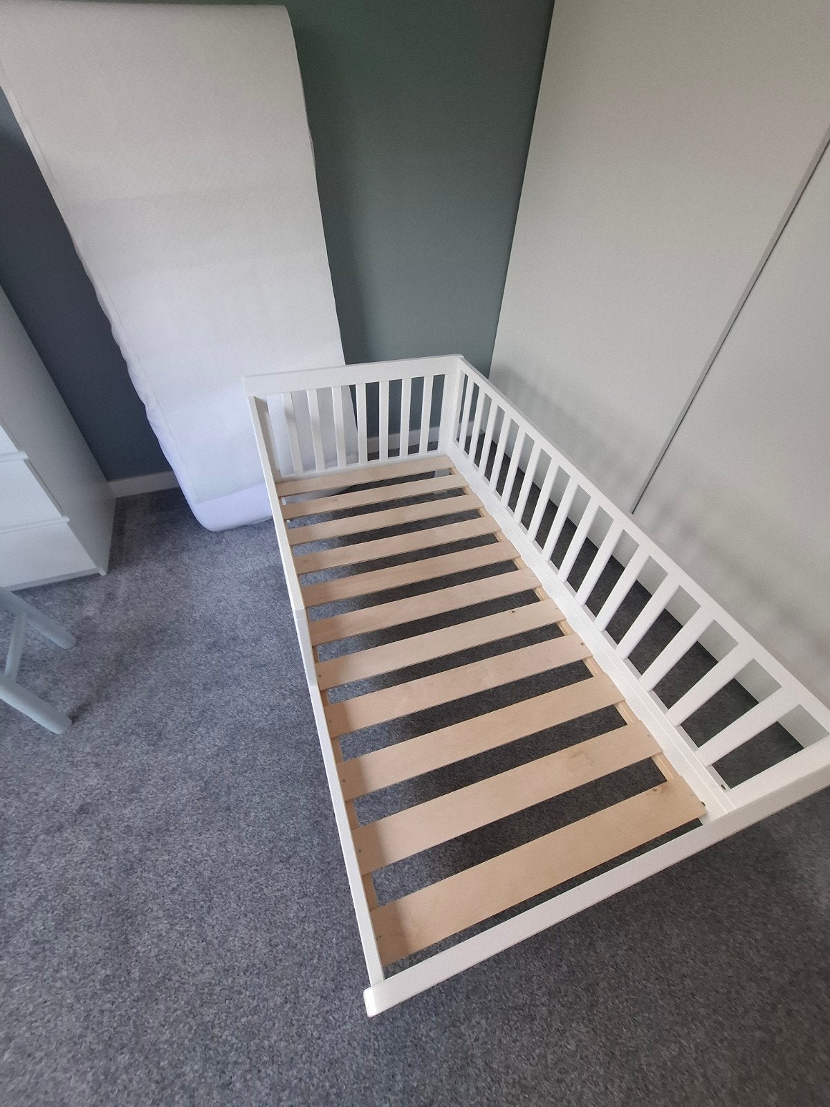 Wit kinderbed met lattenbodem en matras, 70 tot 85 cm, Zo goed als nieuw, 160 tot 180 cm, Ophalen