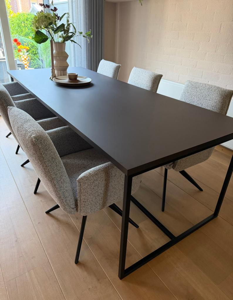 Industriële eettafel met Fenix  blad en zwart stalen poten, Ophalen, 200 cm of meer, 50 tot 100 cm, Zo goed als nieuw