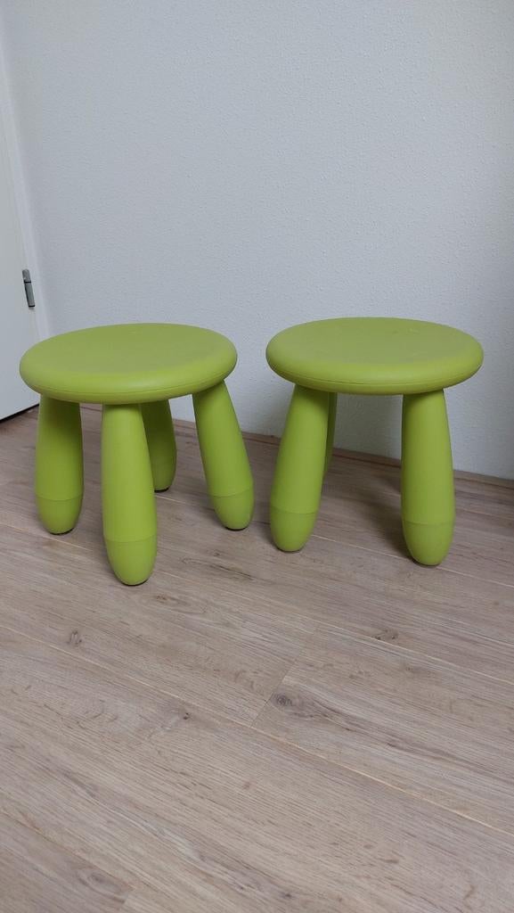 Te koop: twee Ikea Mammut krukjes limegroen., Ophalen, Gebruikt, Stoel(en)