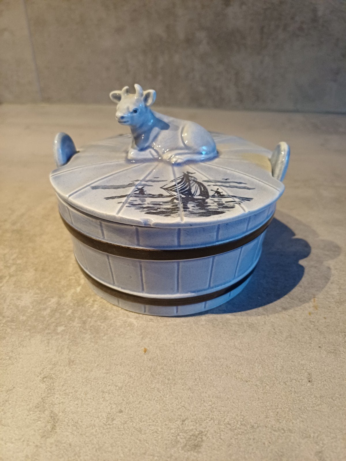 Antieke botervloot met koe en Delfts blauw decor, Ophalen of Verzenden