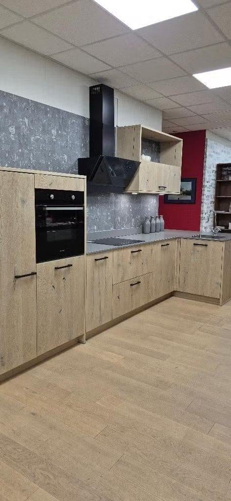 Showroomkeuken Brigitte houtfineer met composiet blad, Huis en Inrichting, Keuken | Complete keukens, Ophalen, Zwart, Nieuw, Enkelwandige keuken
