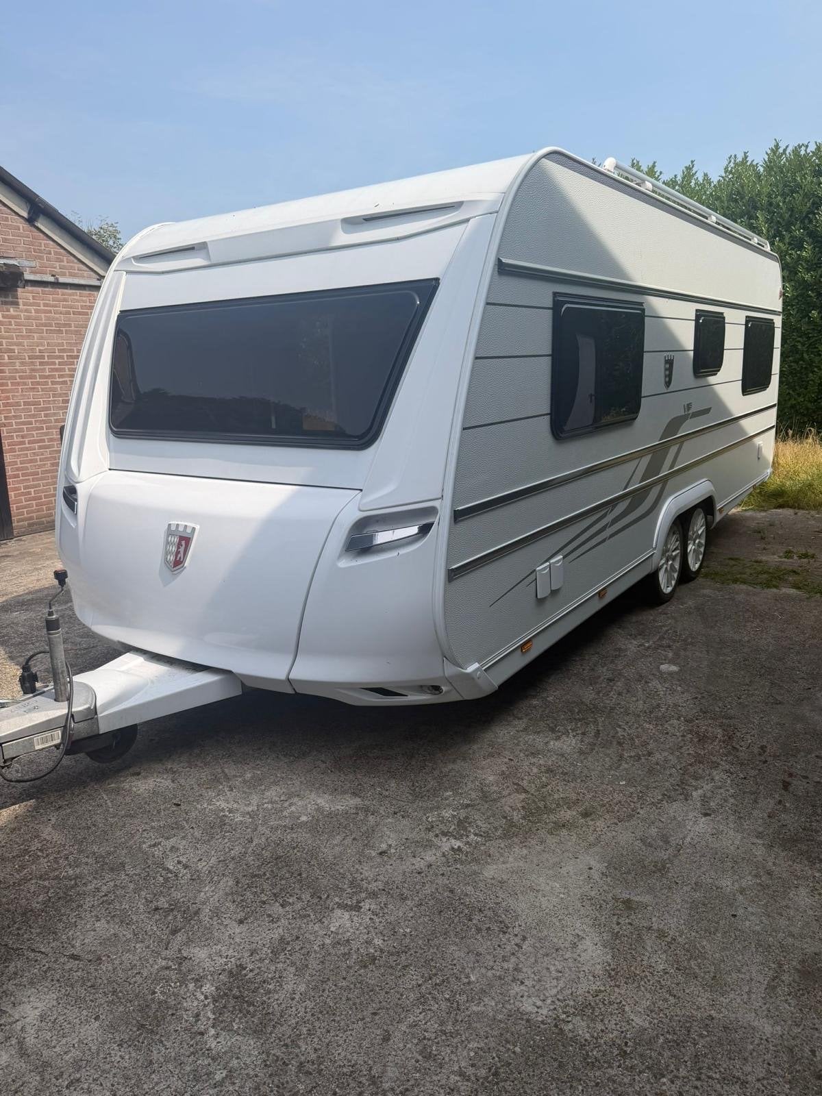 Tabbert Bellini 2021 - Luxe Caravan met complete uitrusting, Vast bed, Rondzit, Tabbert, 7 tot 8 meter