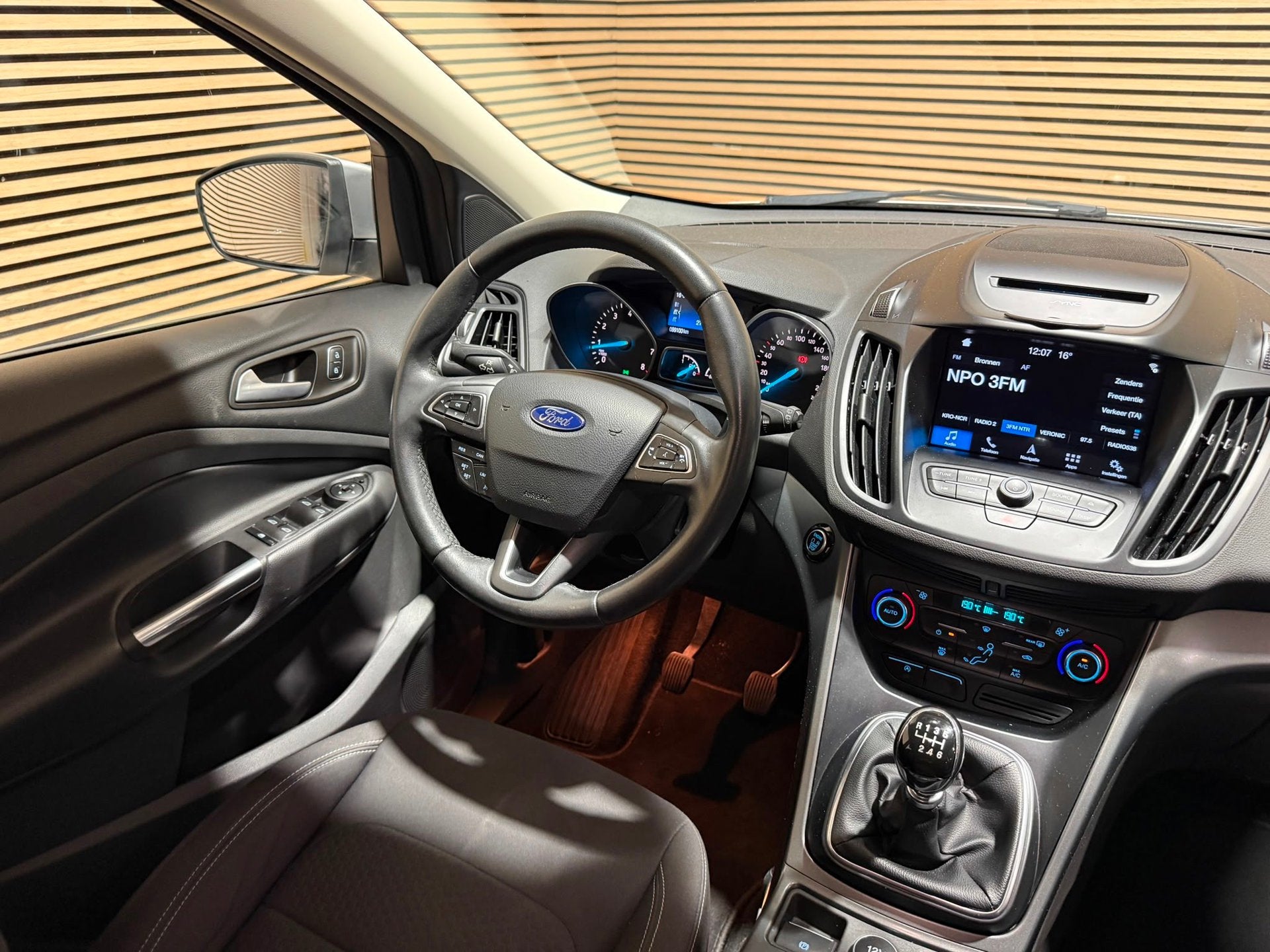 Ford Kuga 1.5 EcoBoost | Trekhaak | Carplay | NAP, Auto's, Stof, Euro 6, 4 cilinders, Met garantie (alle)