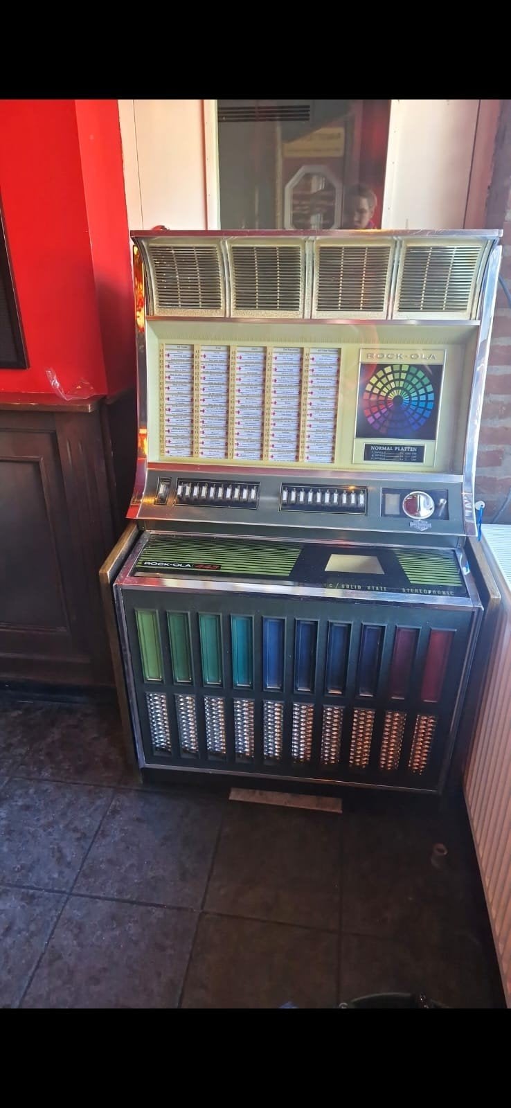 Rock Ola inclusief Twee luidsprekers en singels., Verzamelen, Automaten | Jukeboxen, Ophalen of Verzenden, Gebruikt, Rock Ola