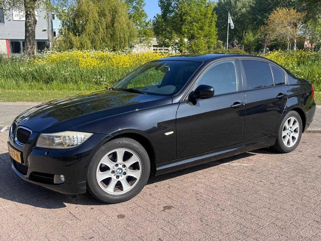 BMW 318i Corporate Lease Luxury Line Automaat; HZ-817-N, Automaat, Euro 5, 4 cilinders, Zwart