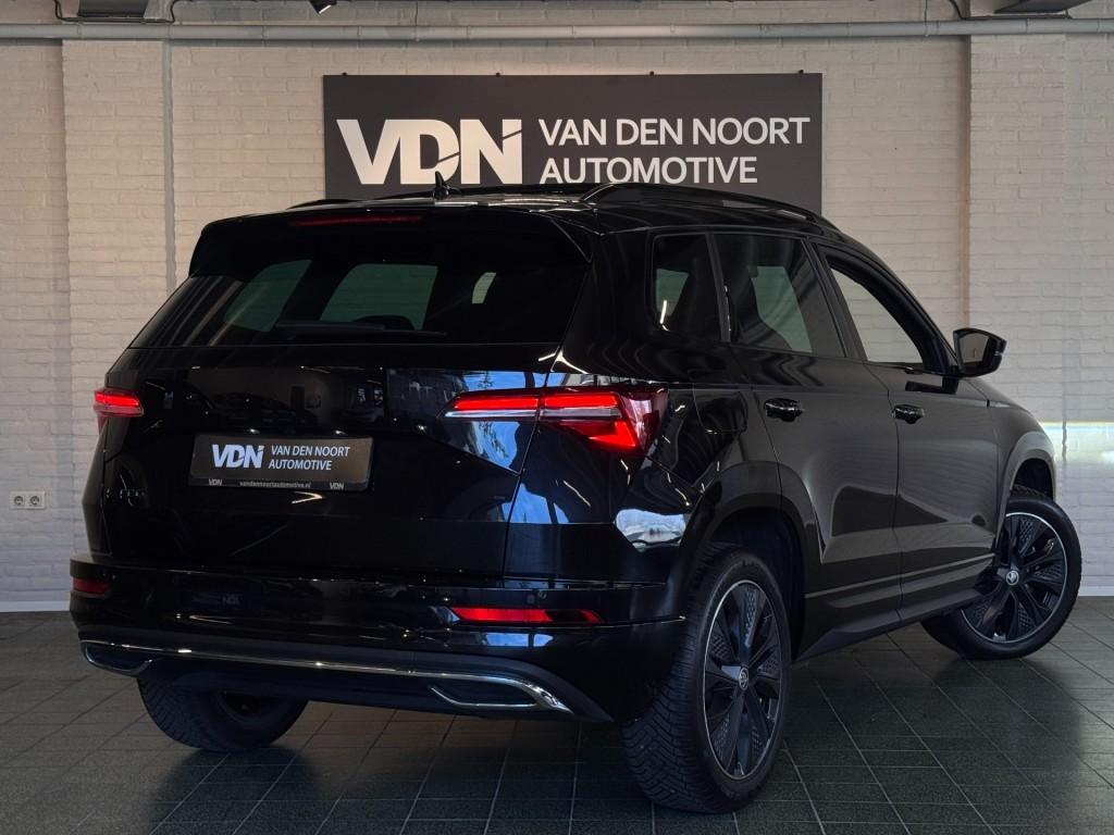 Skoda KAROQ 1.5 TSI ACT Sportline Business DSG Pano Virtual, Automaat, 4 cilinders, Zwart, Karoq