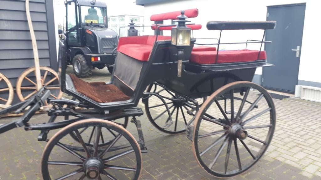 antieke boodschappenwagen marktwagen rijtuig koets kerkbrik, Ophalen