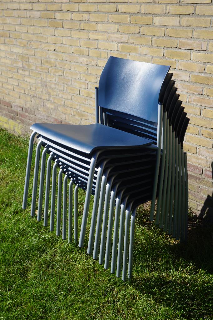 Nette stapelbare stoelen kantinestoelen vergaderstoelen, Huis en Inrichting, Ophalen, Kunststof, Gebruikt, Blauw