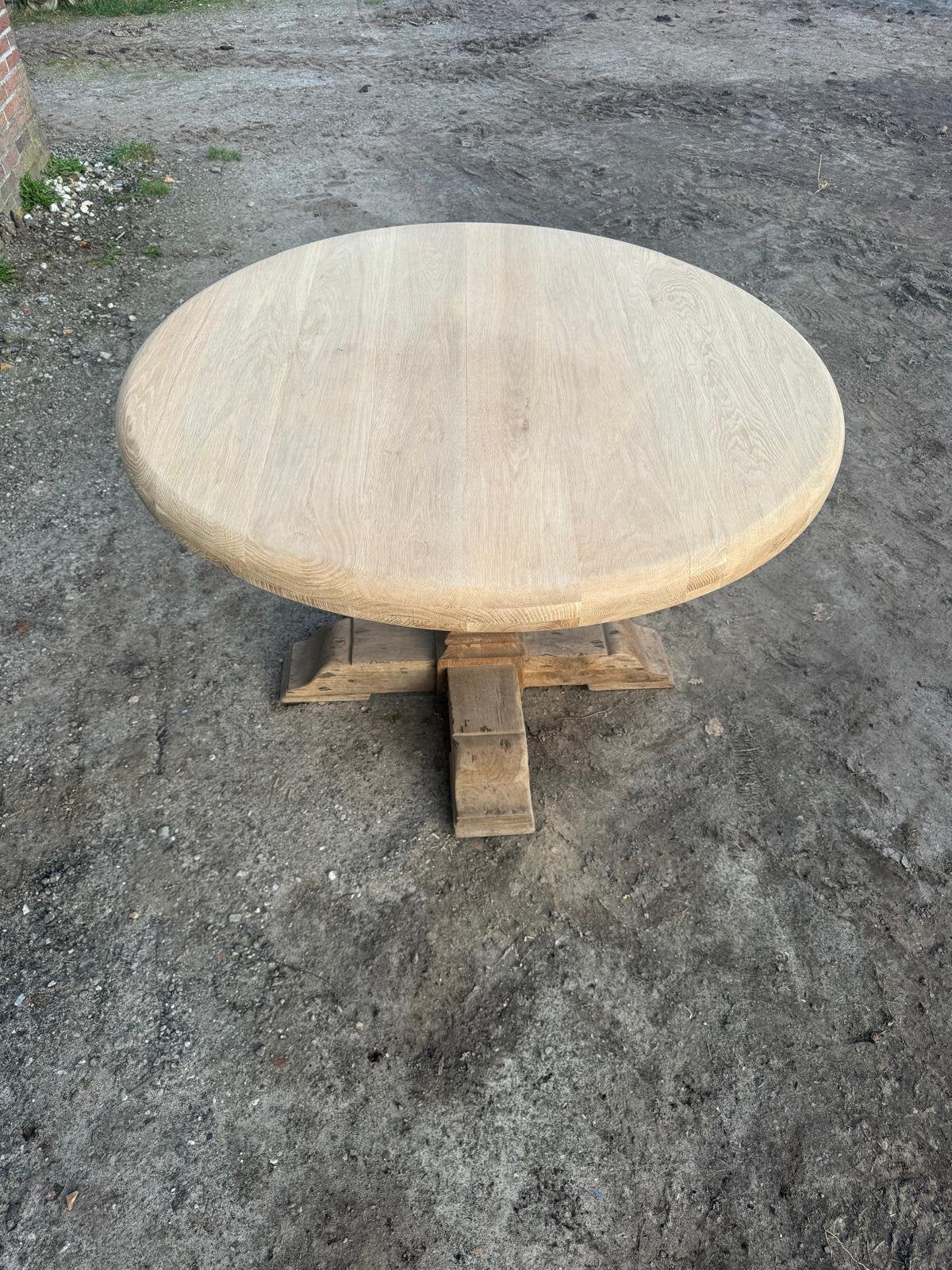 Massief eiken tafel met kruispoot, Huis en Inrichting, Ophalen, Rond, 100 tot 150 cm