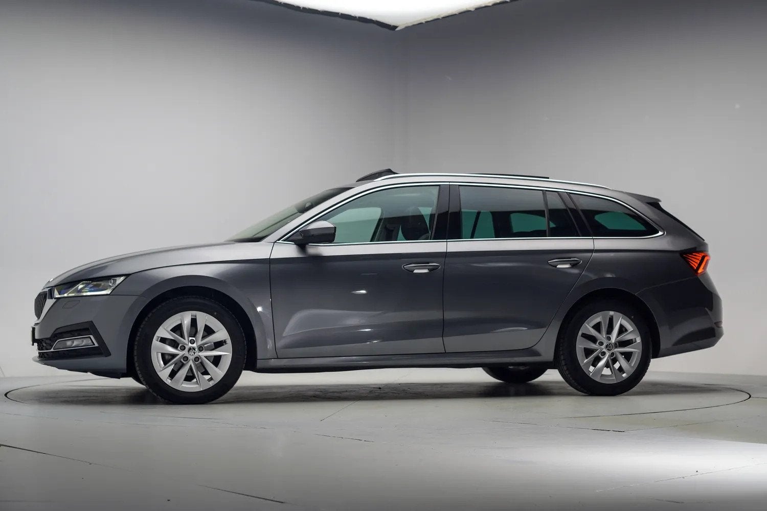 Skoda Octavia COMBI 1.0 e-TSI Business Edition Plus Aut. [ P, Auto's, Skoda, Automaat, Gebruikt, 23 km/l, Origineel Nederlands