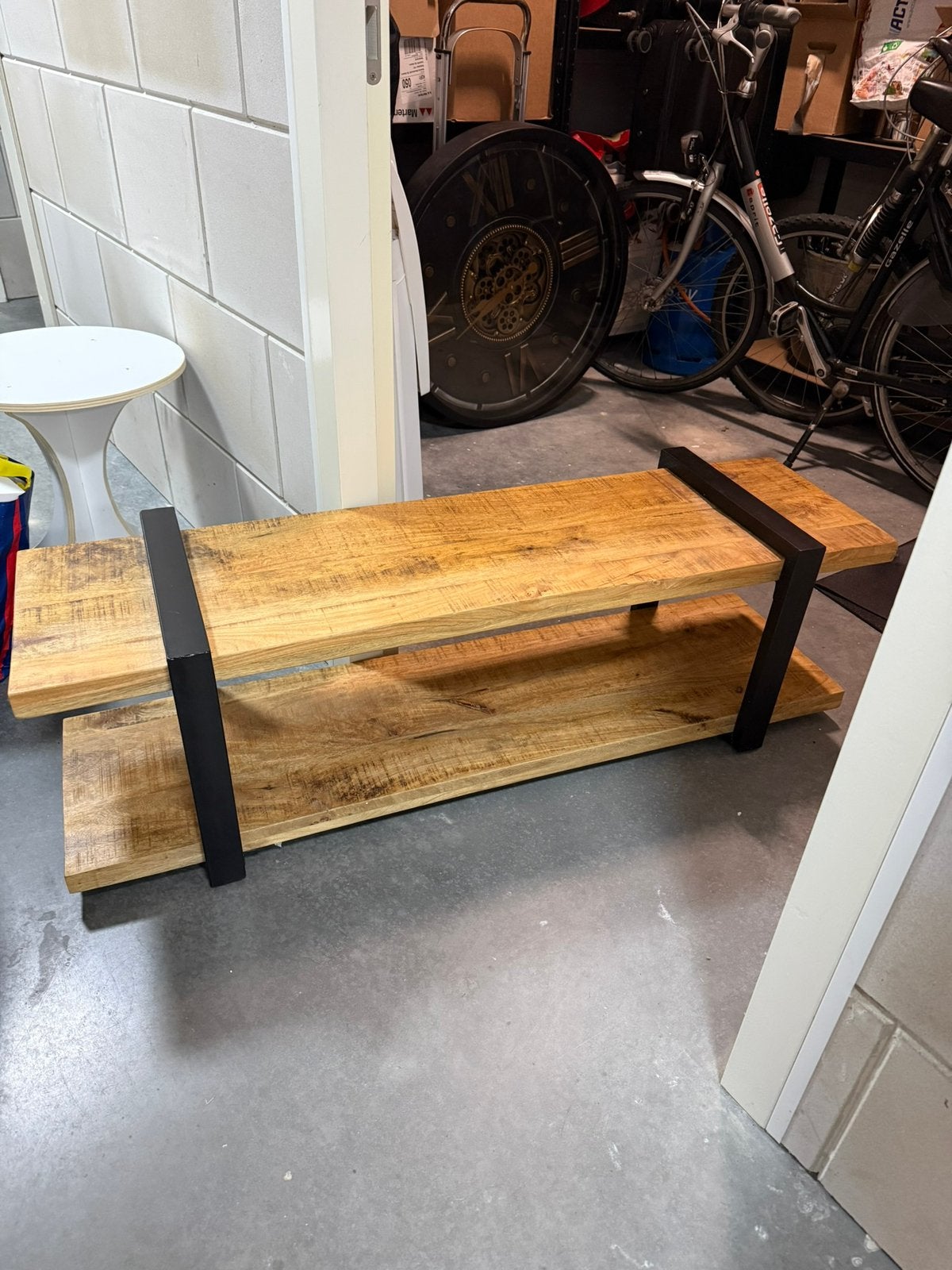 Industrieel TV meubel mangohout met zwart metalen frame, Ophalen, Zo goed als nieuw