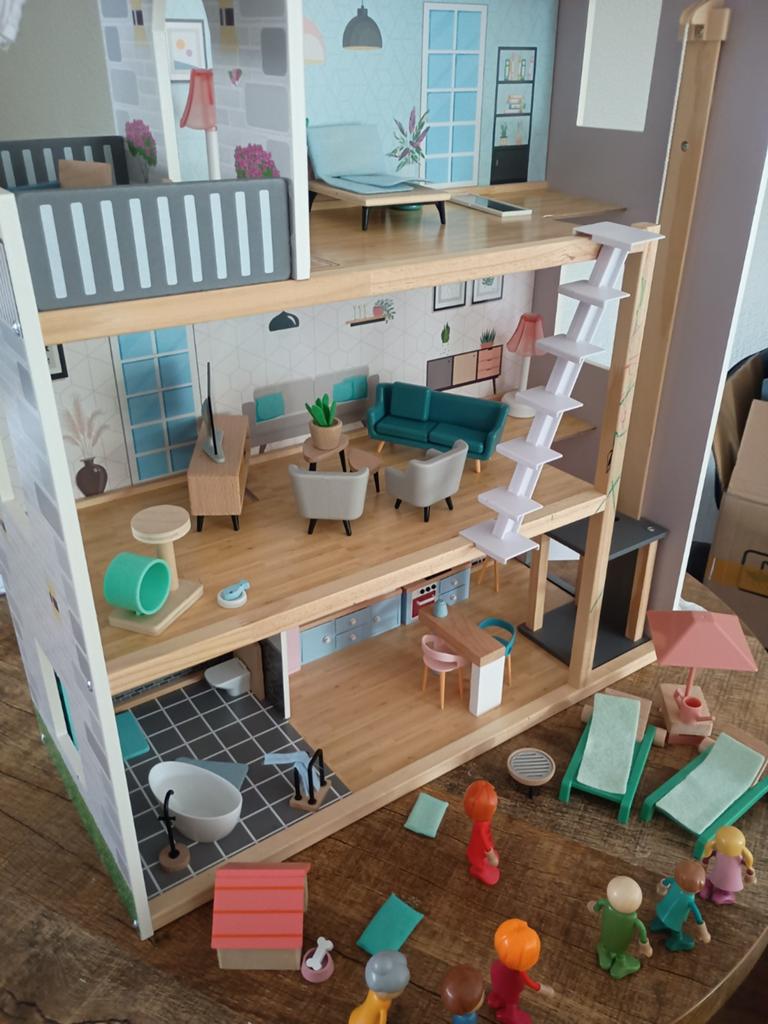 Groot houten poppenhuis met 3 verdiepingen., Ophalen, Gebruikt, Poppenhuis