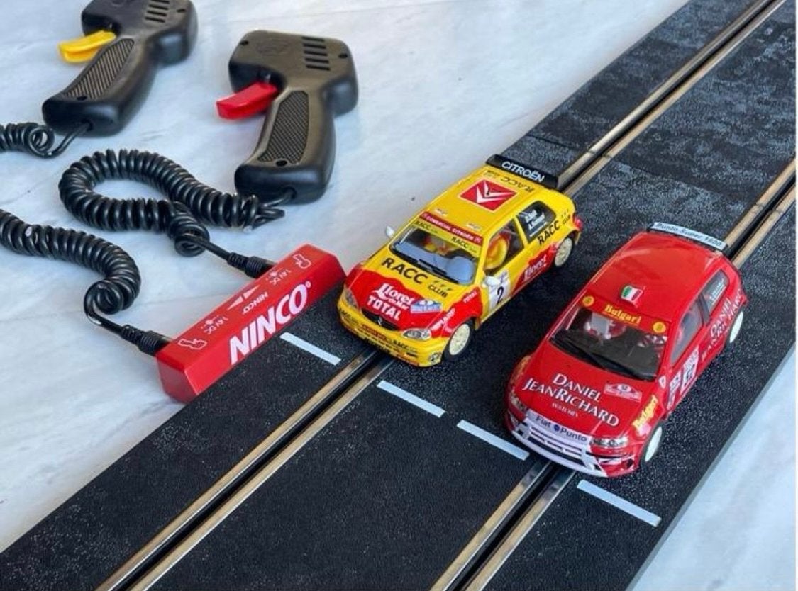 NINCO Junior Rally Racebaan 2 auto's en extention kit 1, Racebaan, Zelf te bouwen, Zo goed als nieuw, Elektrisch
