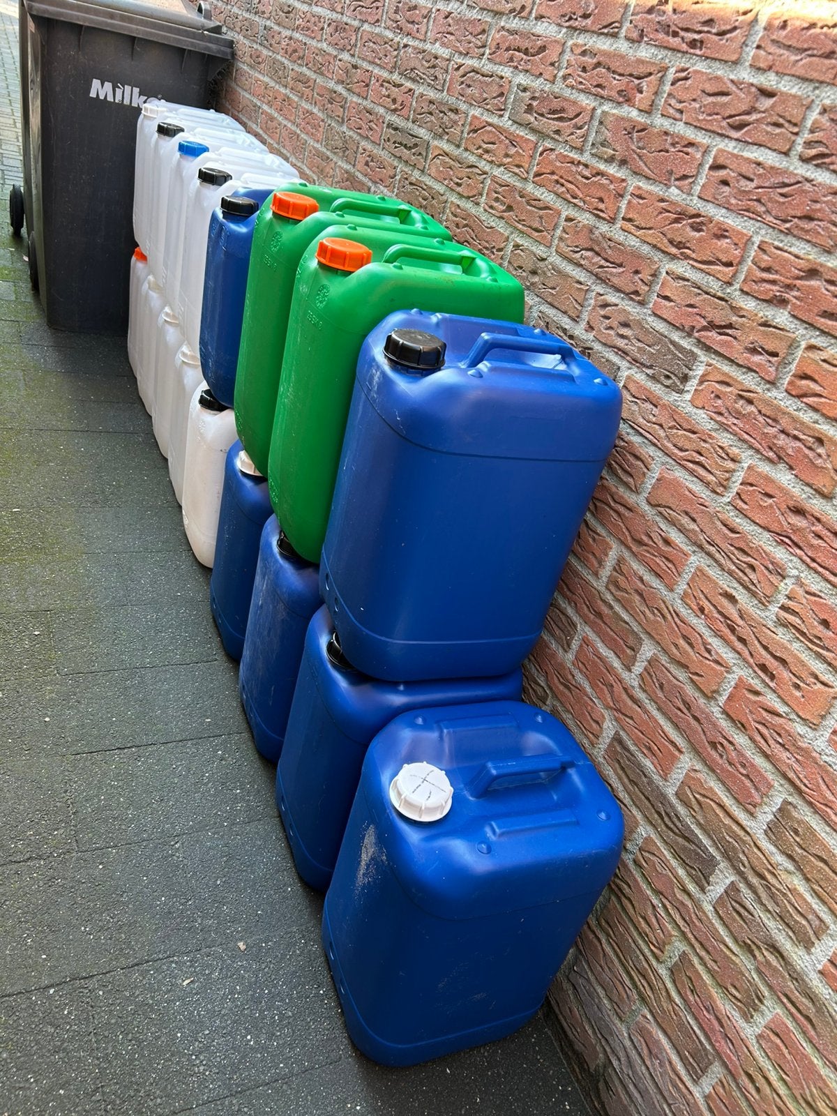 Jerrycans 20 en 25 liter, Minder dan 75 liter, Ophalen of Verzenden, Zo goed als nieuw