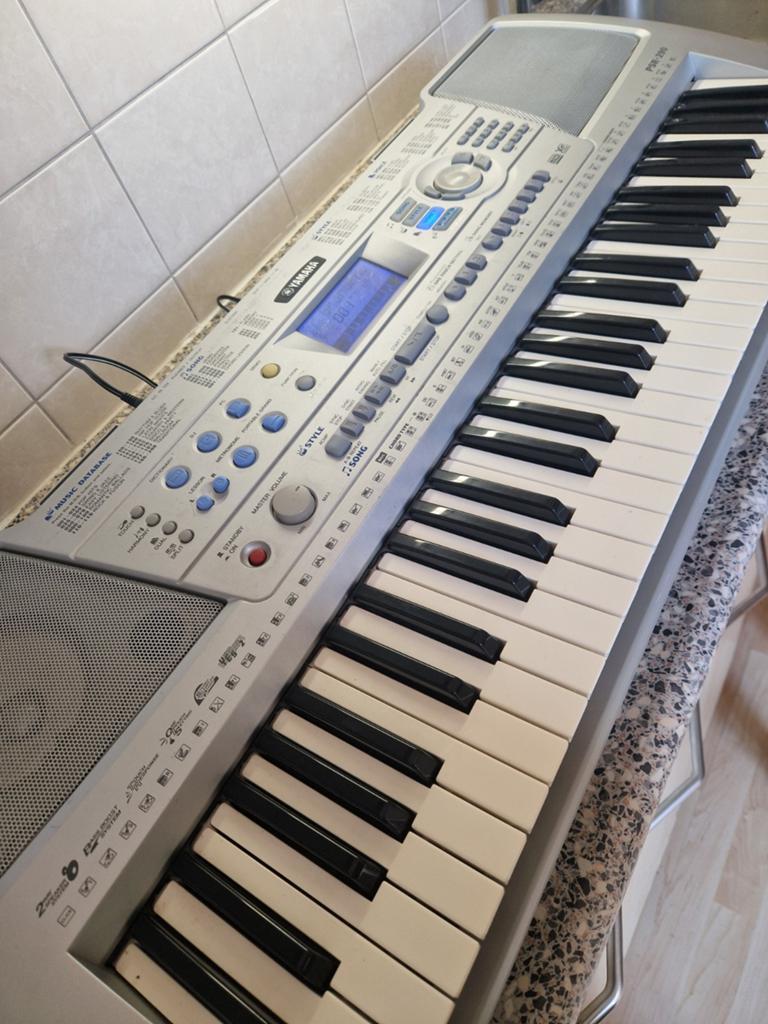 Keyboard Yamaha, Yamaha, Ophalen of Verzenden, Aanslaggevoelig, 61 toetsen
