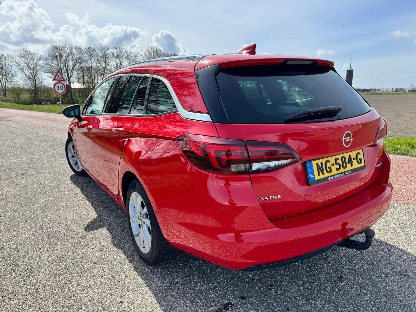 Opel Astra 1.6 Cdti 81KW Sports Tourer 2017 Rood, Auto's, Voorwielaandrijving, Zwart, 4 cilinders, Stationwagon