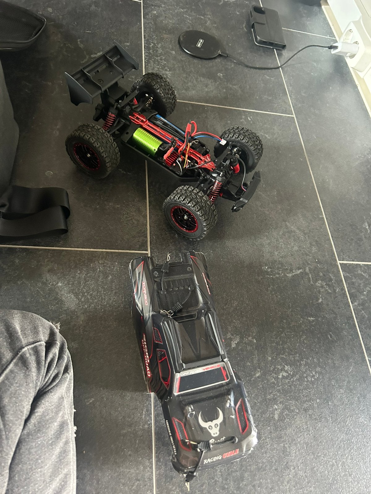 Snelle bestuurbare auto - 70km/u - Zo goed als nieuw, Ophalen, Zo goed als nieuw, Elektro, Auto offroad