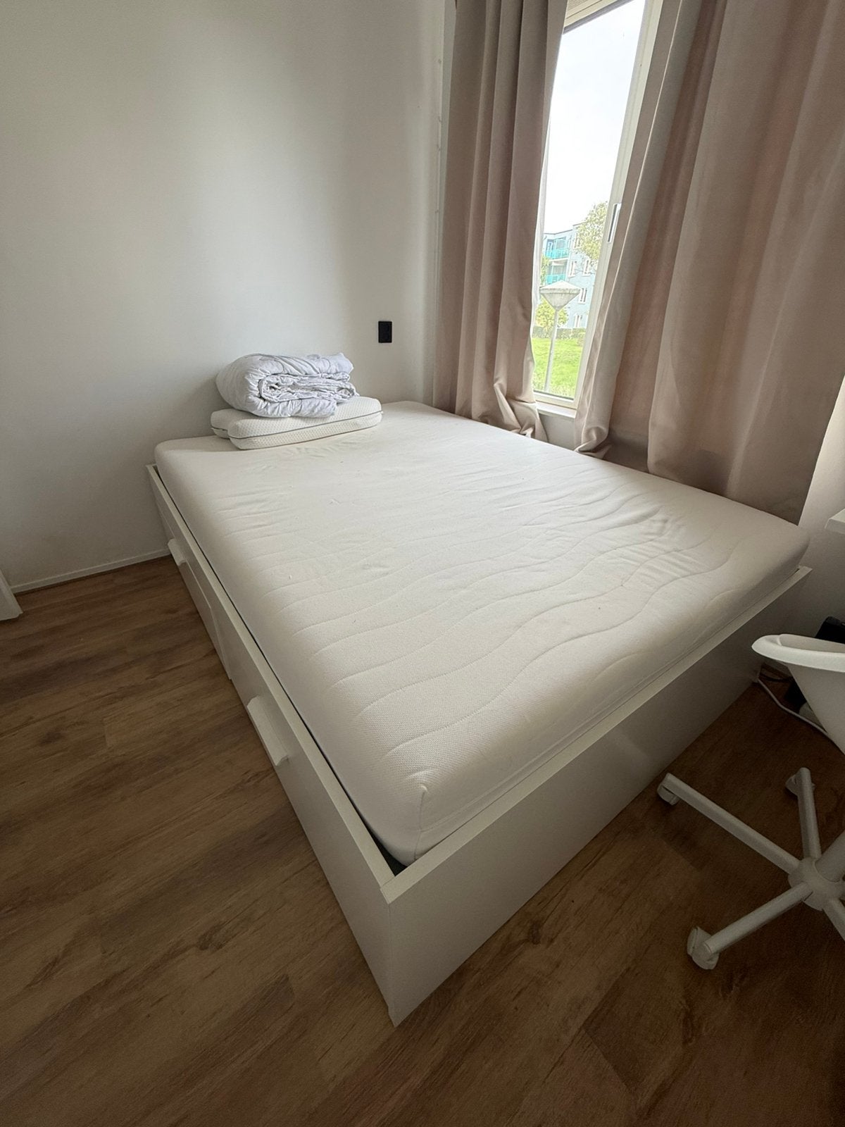 IKEA Brimnes bed met lattenbodem en matras (ZSM WEG), Huis en Inrichting, Ophalen, Gebruikt, Wit, Tweepersoons