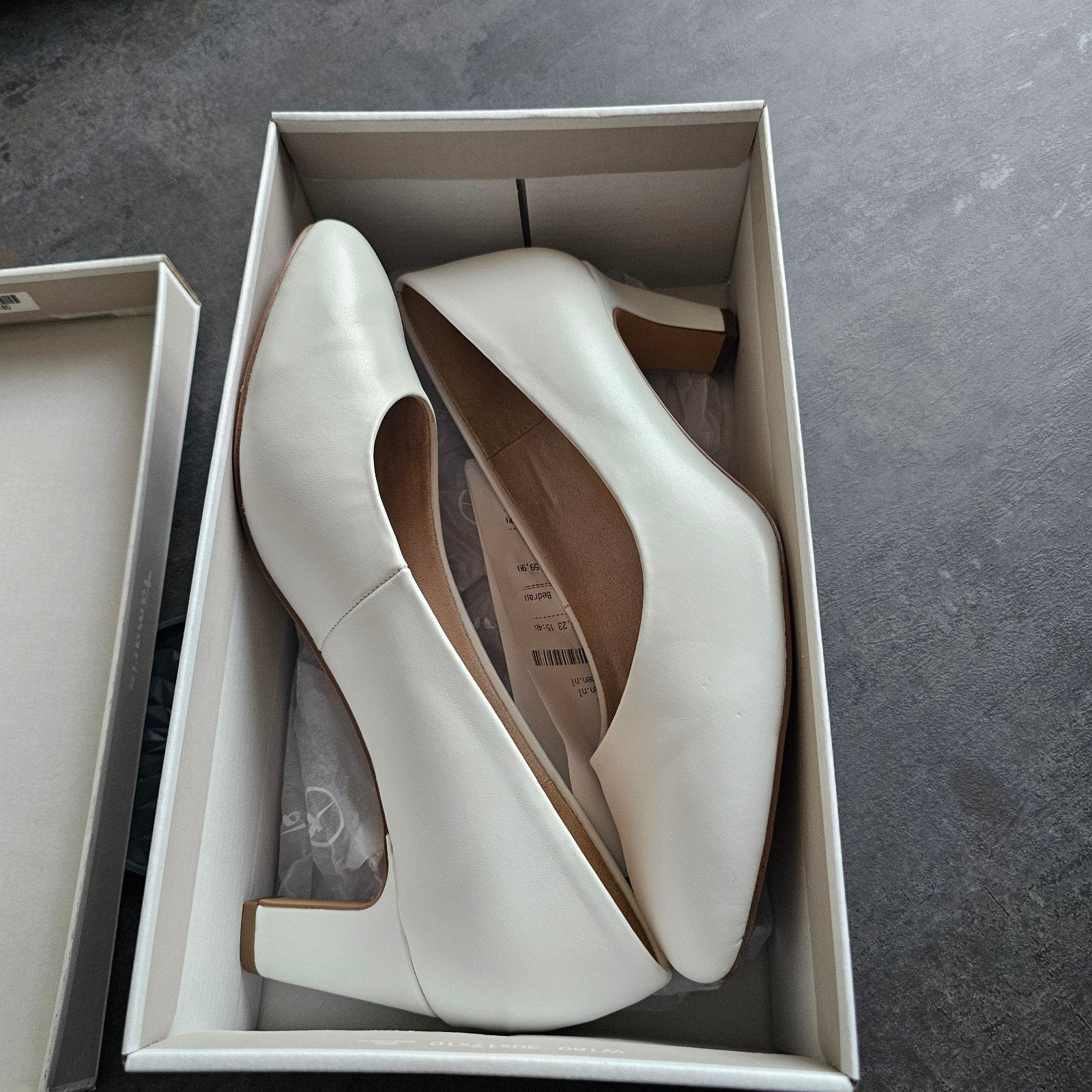 Witte pumps met blokhak - Zo goed als nieuw, Pumps, Wit, Ophalen of Verzenden, Onbekend