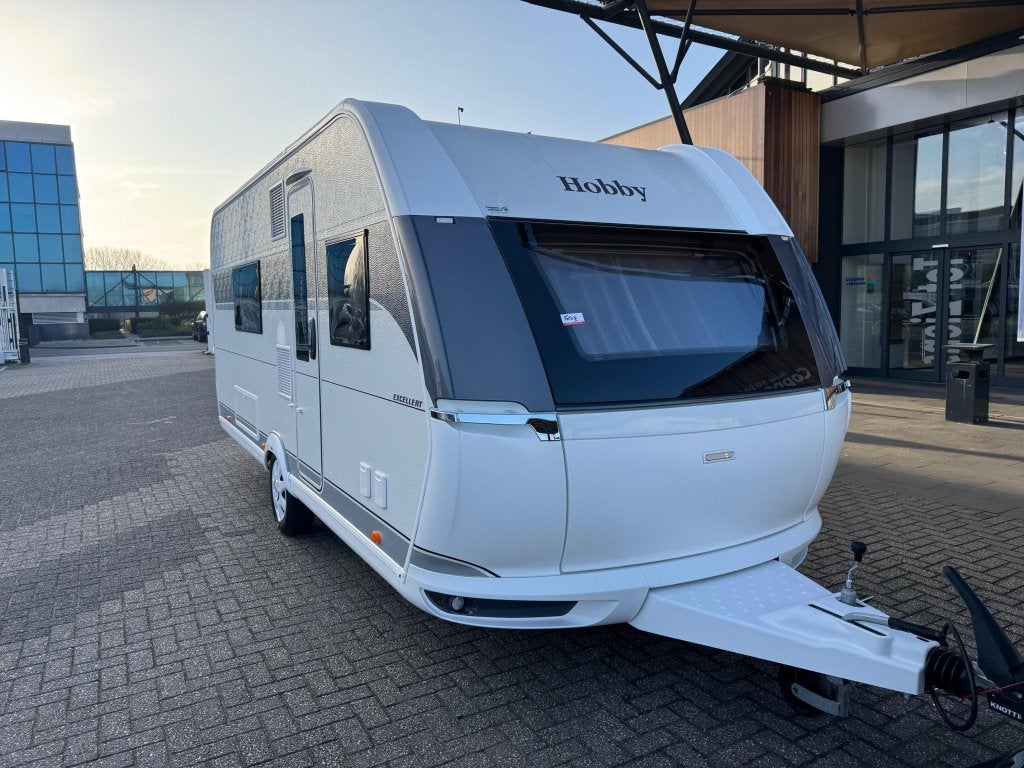 Hobby Excellent 495 WFB 2026 MEGA KORTING € 2695,-!, Caravans en Kamperen, Schokbreker, Bedrijf, Treinzit, 4 tot 5 meter