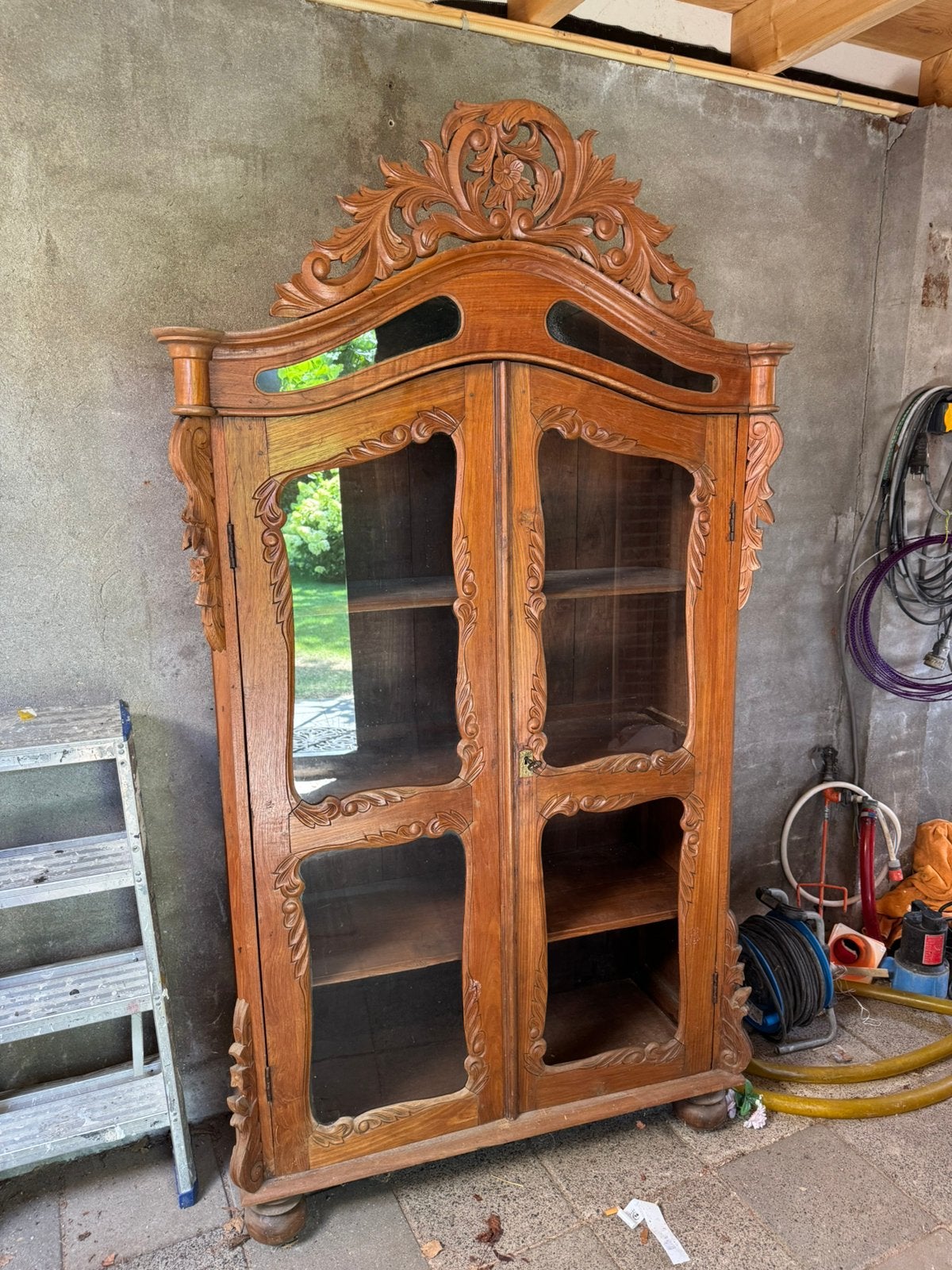Antieke kast, Ophalen