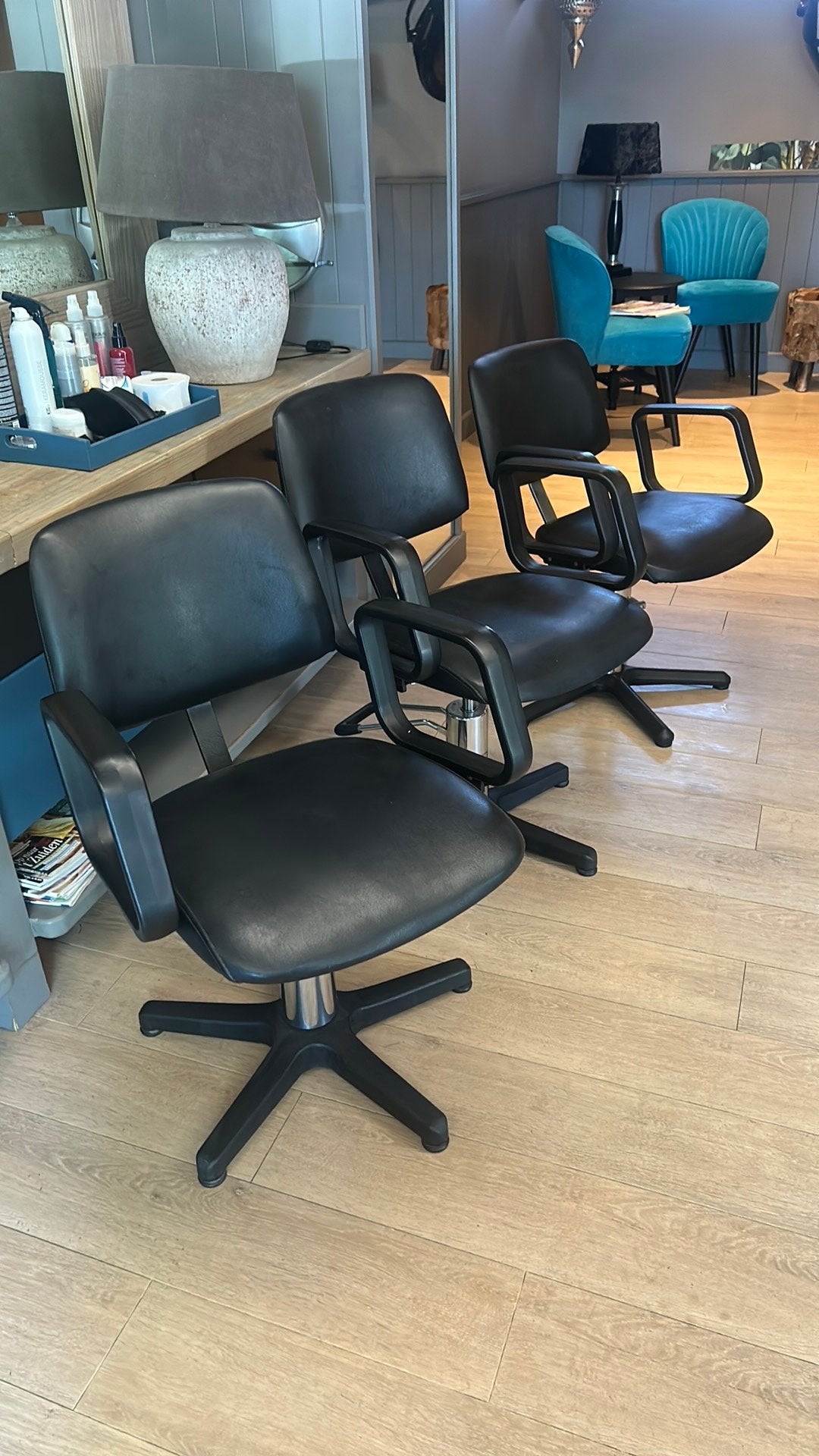 3 zwarte kappersstoelen/ pompstoelen, Ophalen of Verzenden, Zo goed als nieuw, Zwart