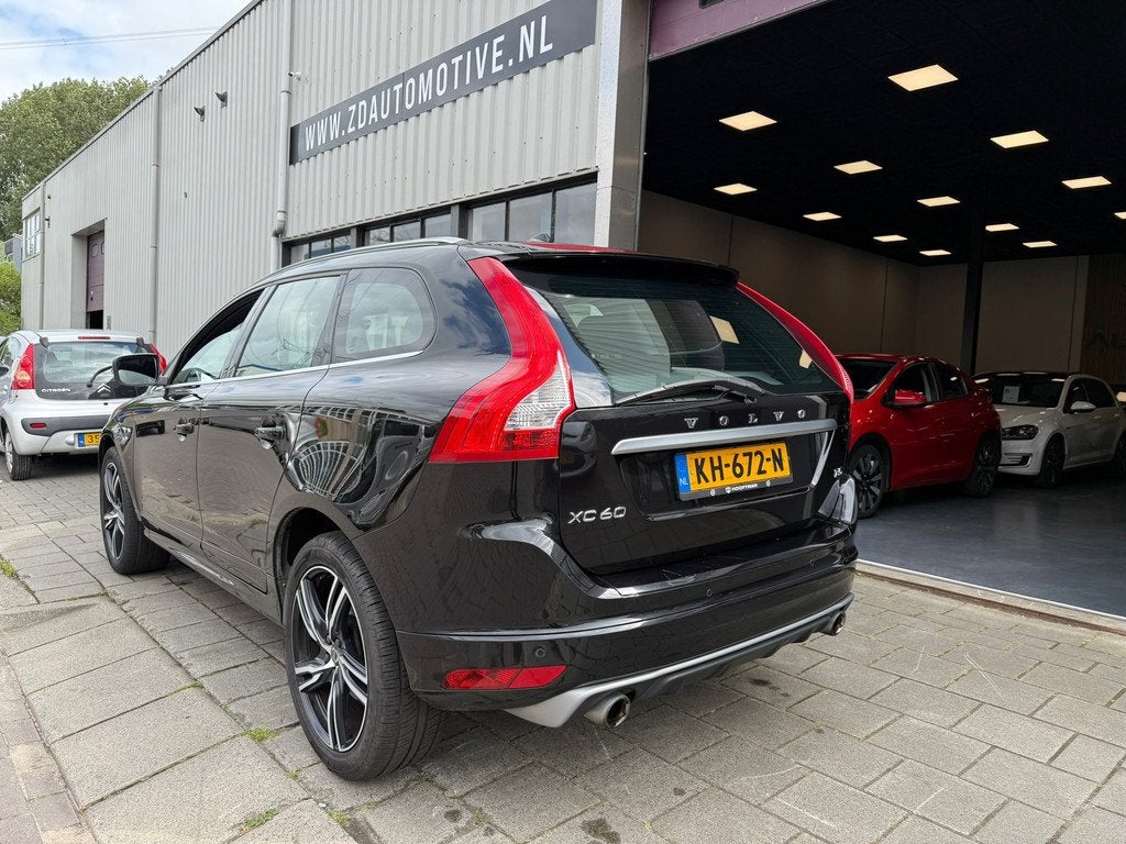 Volvo XC60 2.0 T5 FWD Nordic+ Pano Camera R/Design, Auto's, Volvo, 15 km/l, Gebruikt, Euro 6, 4 cilinders