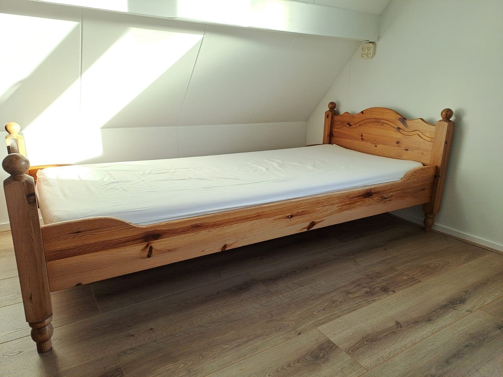 Massief houten eenpersoonsbed met lattenbodem, Ophalen, Gebruikt, 90 cm, Eenpersoons
