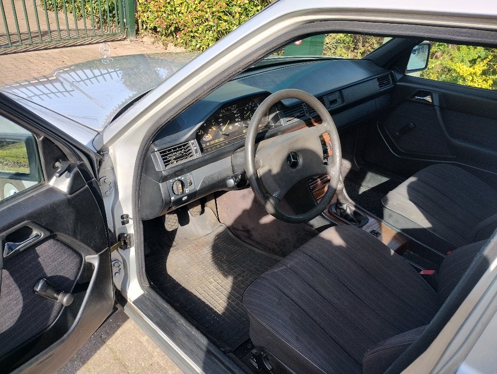 Daimler Benz 300TE 1987 oldtimer apk 03-2028 inruil mogelijk, foto 11