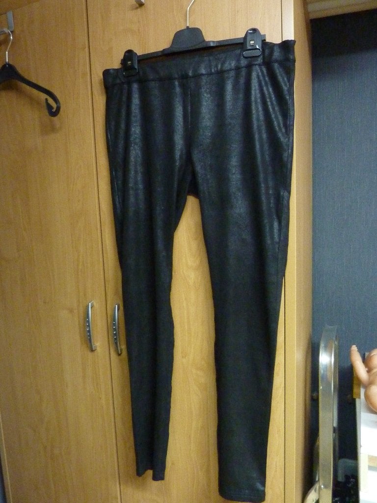 nÜ Denmark zwarte aparte legging Nieuw maat xxl is 46, Verzenden, Zwart, Maat 46/48 (XL) of groter, Nieuw