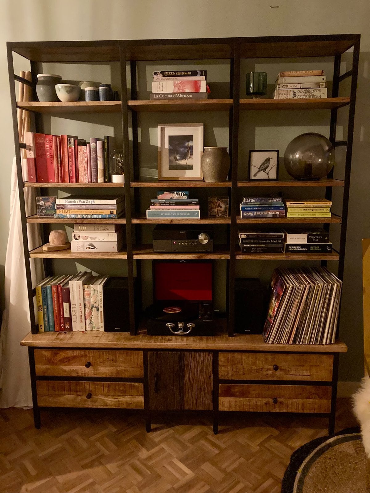 Wandkast staal en hout