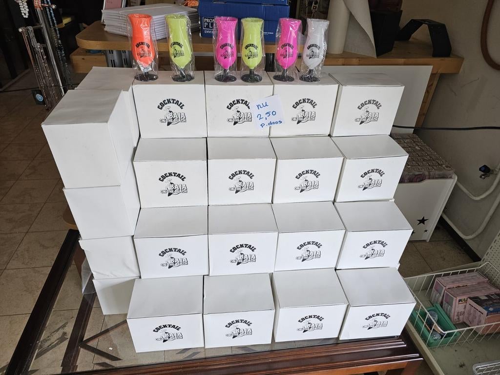 48 volle dozen met 6 cocktail bekers (van plastic), Ophalen, Nieuw, Overige