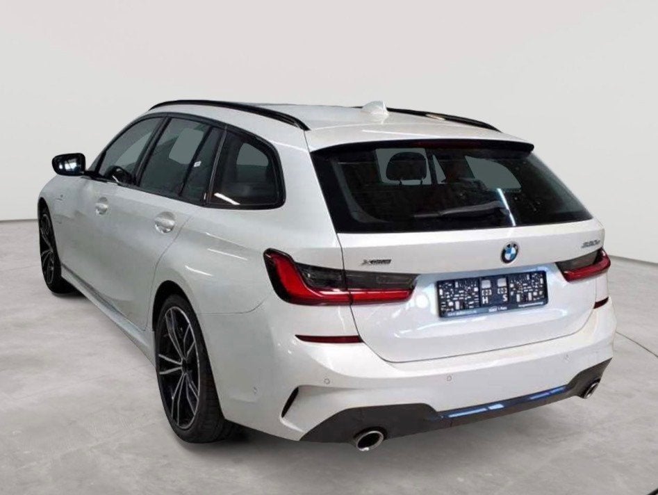 BMW 3-serie Touring 330e M Pakket Leder Pano 19 Inch ACC, Gebruikt, Zwart, 4 cilinders, Wit