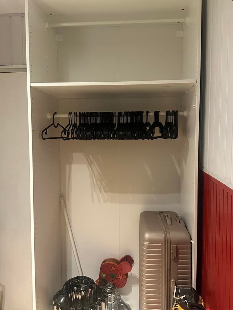 Witte kledingkast met planken en hangruimte, Ophalen, Met plank(en), Gebruikt, 200 cm of meer