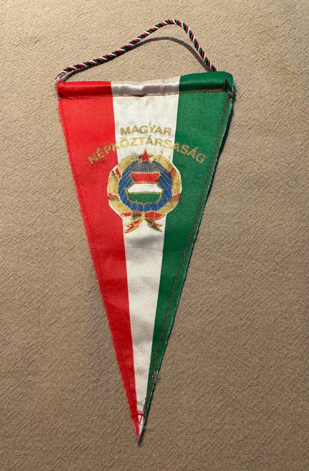 Vaantje ijshockeybond Hongarije WK 1983, Ophalen of Verzenden, Zo goed als nieuw, Overige sporten, Vaantje of Sjaal