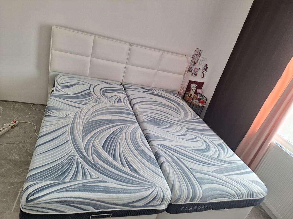 Eenpersoonsbedden met matrassen en hoofdbord, Huis en Inrichting, Slaapkamer | Bedden, Ophalen, Overige materialen, 90 cm, Eenpersoons