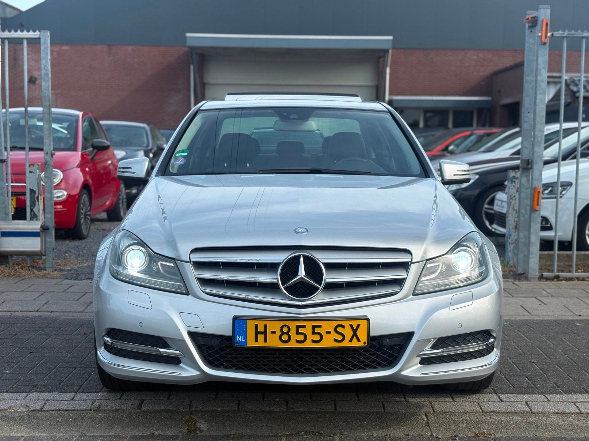 Mercedes-Benz C-klasse 180 Prestige Avantgarde Edition | Sch, Achterwielaandrijving, Leder en Stof, Sedan, 16 km/l