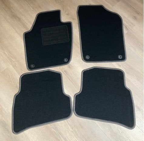 Mattenset voor een Volkswagen Polo 6R, Auto-onderdelen, Info@schoenek.de, Volkswagen, Nieuw, Ophalen of Verzenden