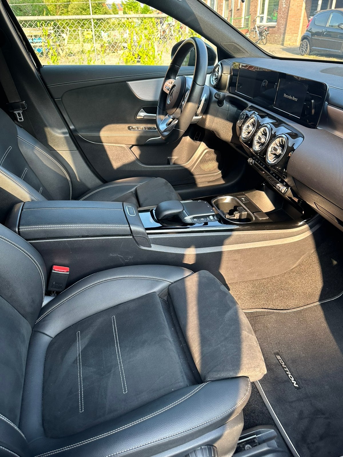 Foto 9 van Mercedes-Benz A-Klasse A 250 e 218pk 8G-DCT 2020 Zwart