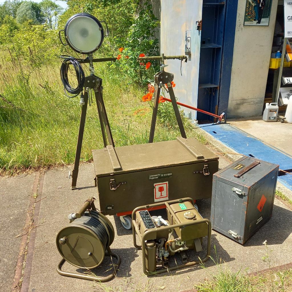 Schijnwerper/zoeklicht set in houten kist uit leger, Ophalen, Landmacht, Nederland