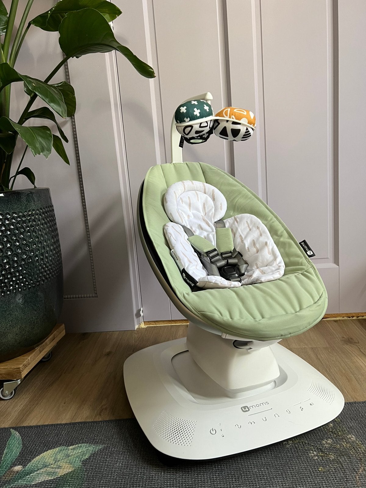 4Moms MamaRoo 5, Kinderen en Baby's, Wipstoeltjes, Gebruikt, Schommelstoel, Verstelbaar, Ophalen