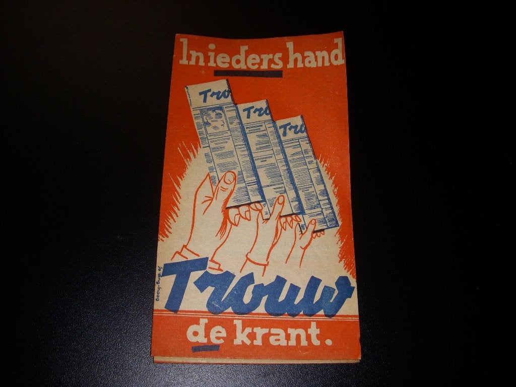 Bijzondere folder In Ieders hand Trouw de krant uit 1946, Gelezen, Folder, Krant Trouw, Ophalen of Verzenden