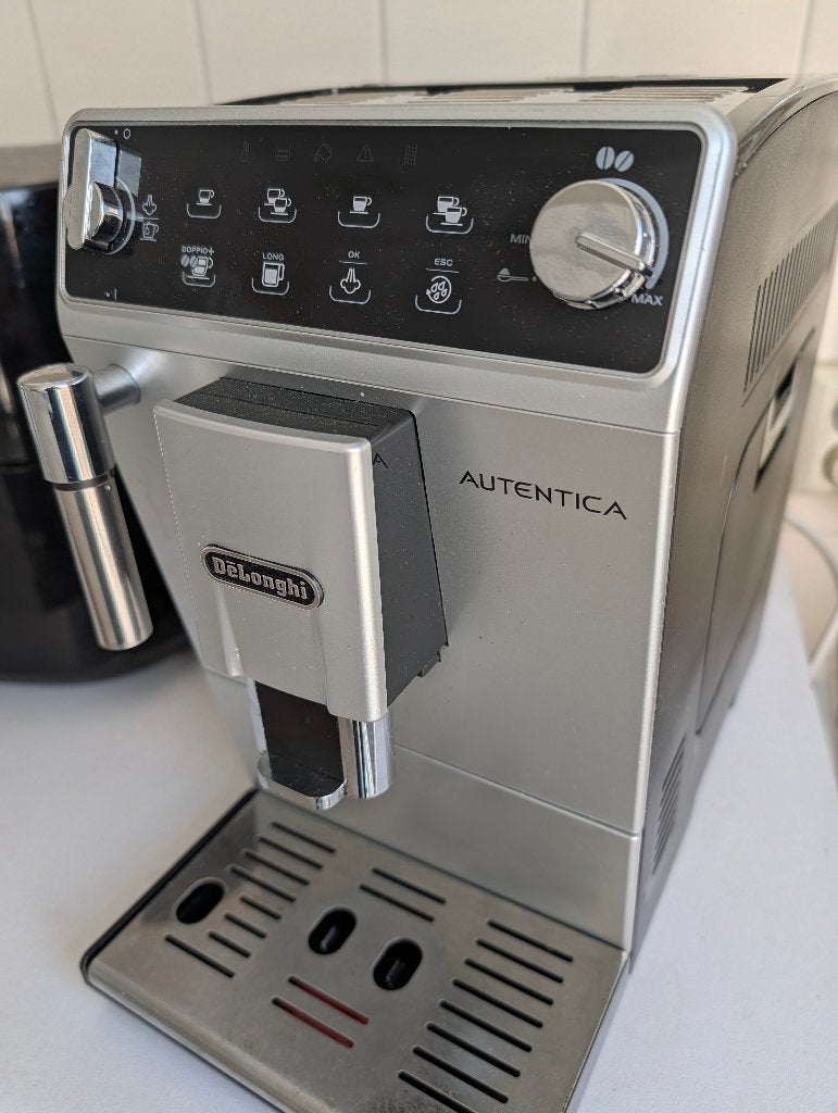DeLonghi Autentica Grijs volautomatische koffiemachine, Gebruikt, Koffiemachine, Ophalen of Verzenden, Afneembaar waterreservoir