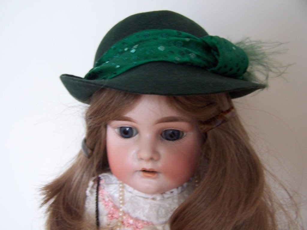 Oud poppenmutsje, Verzamelen, Poppen, Ophalen of Verzenden, Gebruikt, Pop
